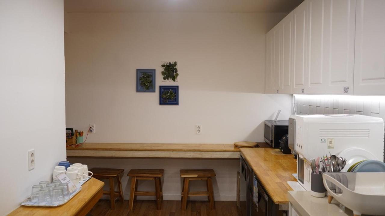 Hannahstay Women Only Guesthouse Jeju Exteriör bild